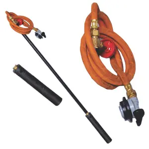 Flame gun for poultry house disinfection, designed for bacteria control and effective sanitation in poultry houses, offering a powerful solution for maintaining poultry health and hygiene.