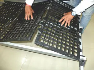 Close-up of plastic slatt flooring, designed to offer a hygienic and easy-to-clean poultry floor system, ensuring proper manure removal and ventilation.